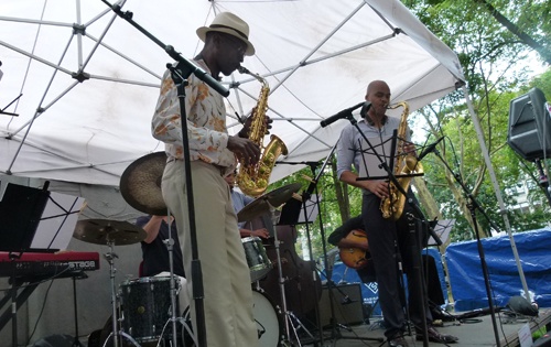 Saxaphones-jazz-reach